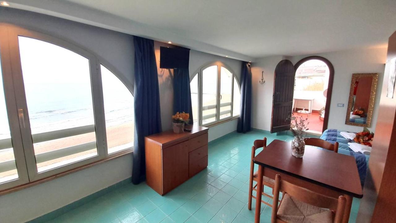 Casa Vacanze Elianto 안치오 외부 사진