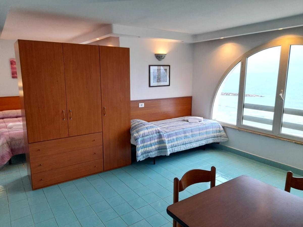 Casa Vacanze Elianto 안치오 외부 사진